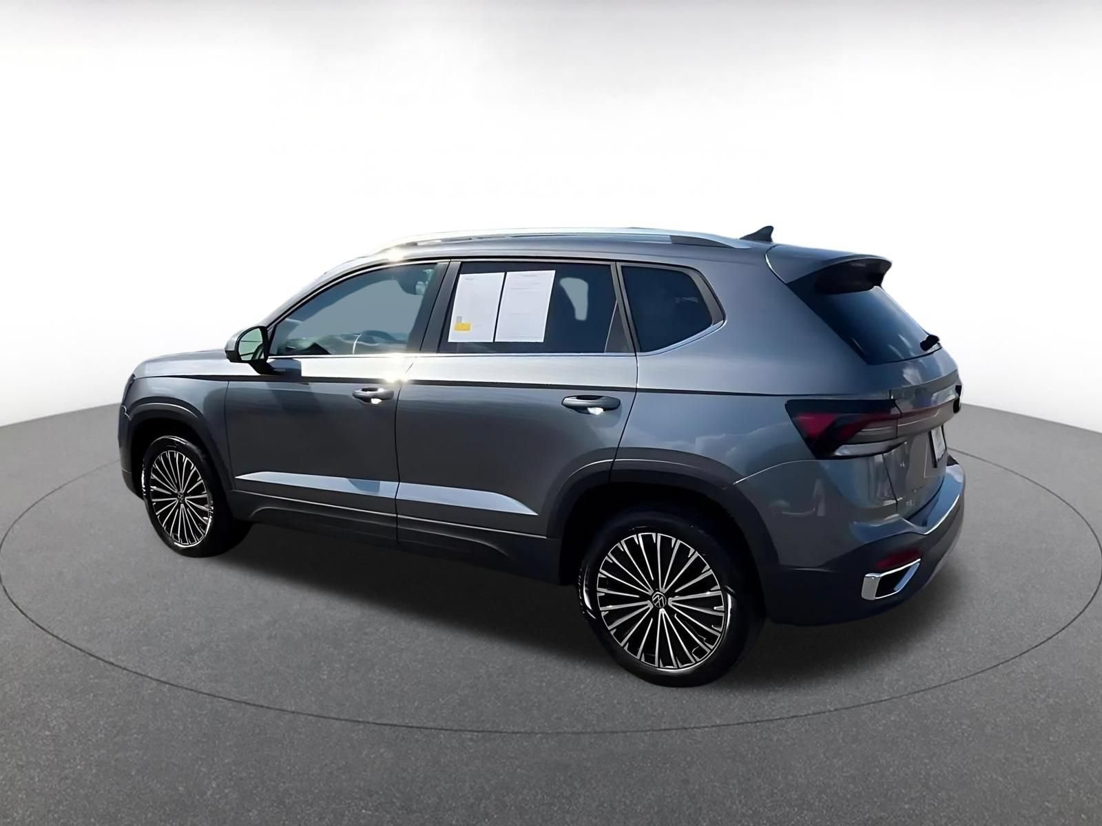 Thumbnail: 2025 Volkswagen Taos - 10
