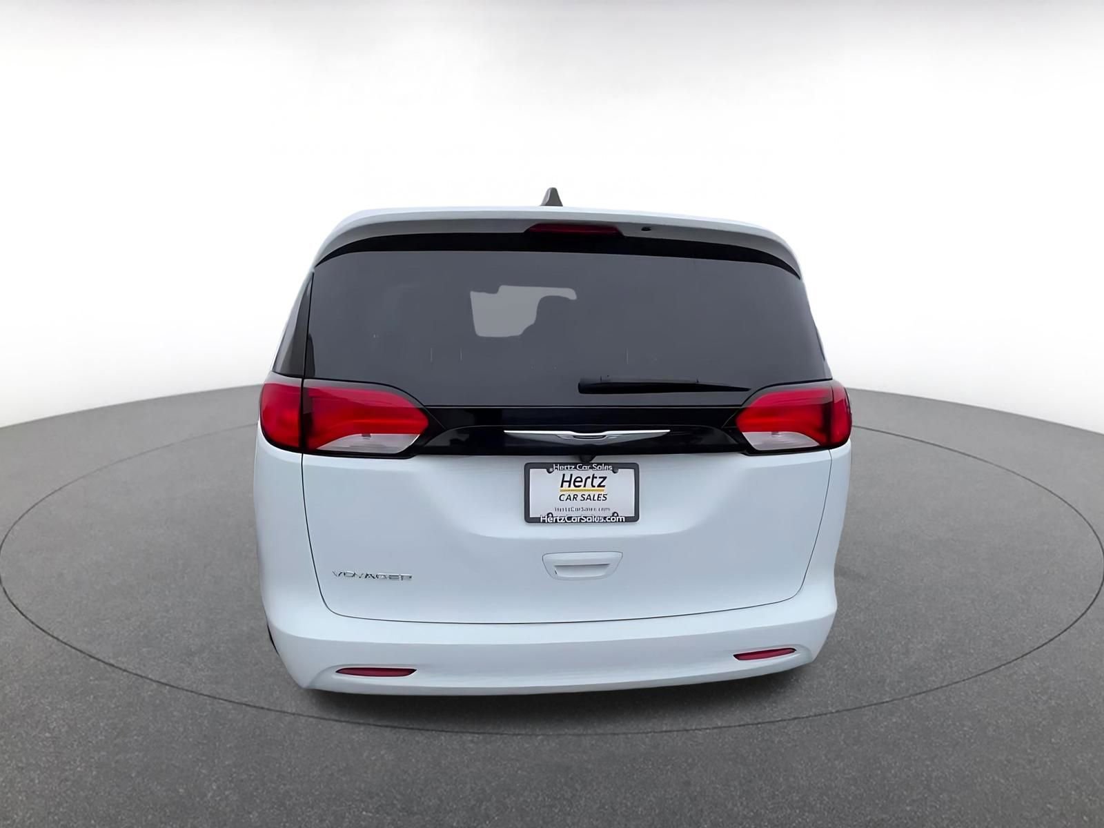 Thumbnail: 2023 Chrysler Voyager - 12