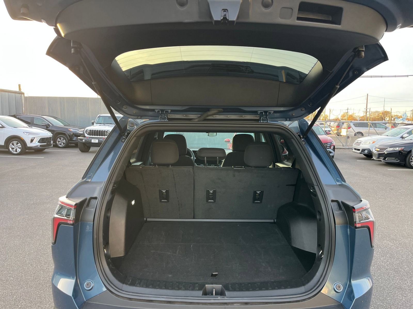 Thumbnail: 2025 Chevrolet Equinox - 30