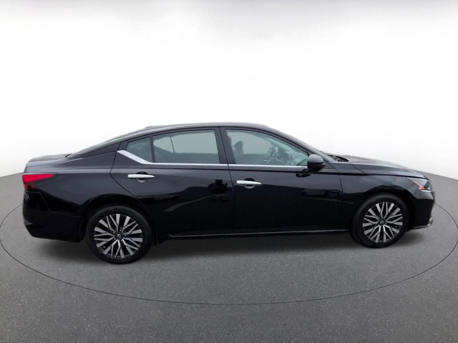 Thumbnail: 2025 Nissan Altima - 16