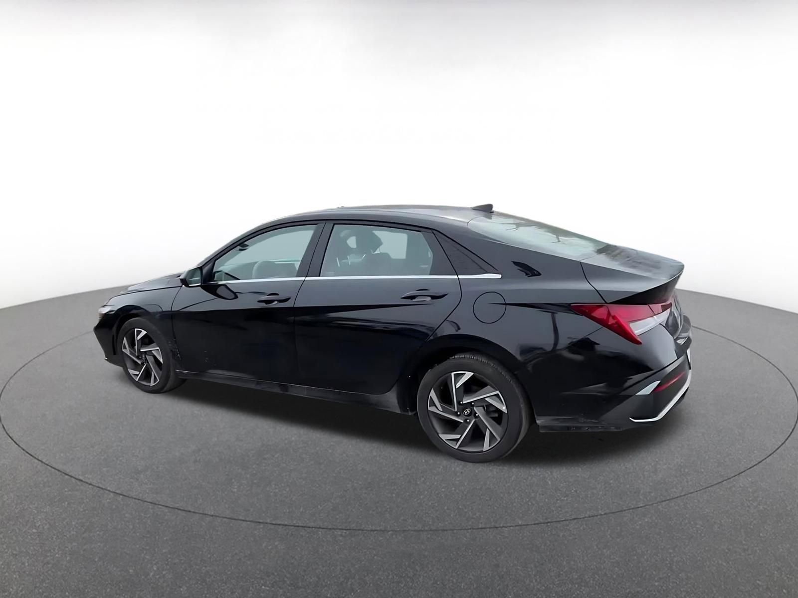 Thumbnail: 2025 Hyundai Elantra - 10