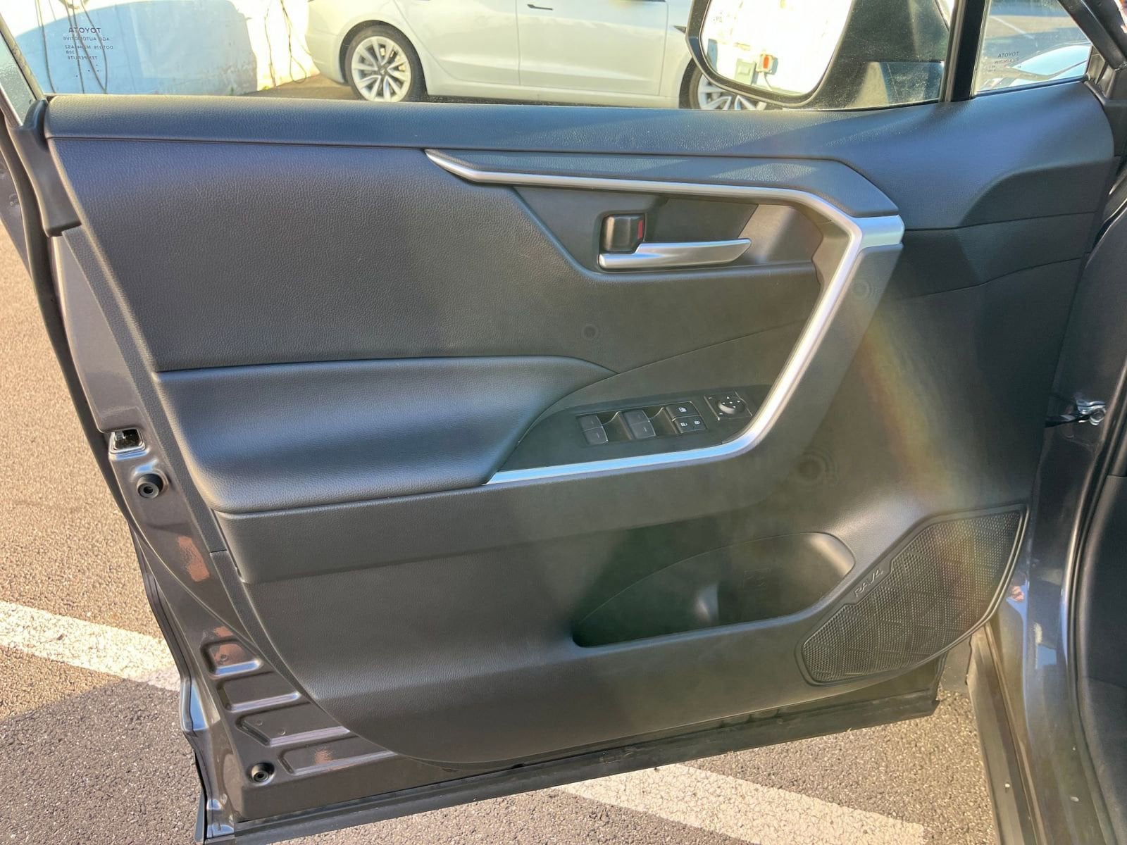 Thumbnail: 2025 Toyota RAV4 - 21