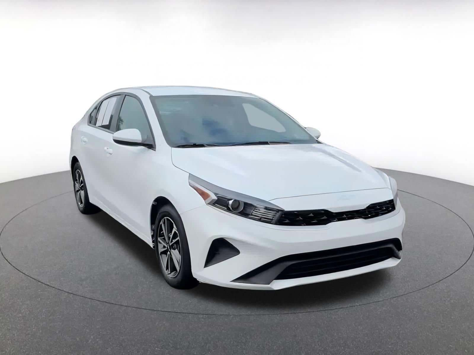 Thumbnail: 2024 Kia Forte - 3