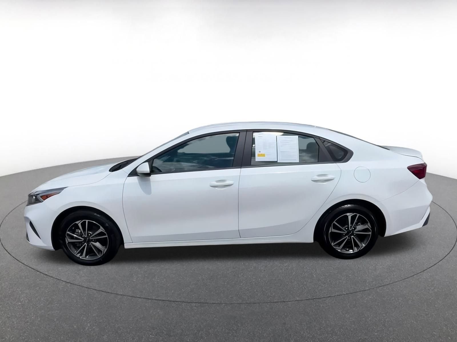 Thumbnail: 2024 Kia Forte - 8