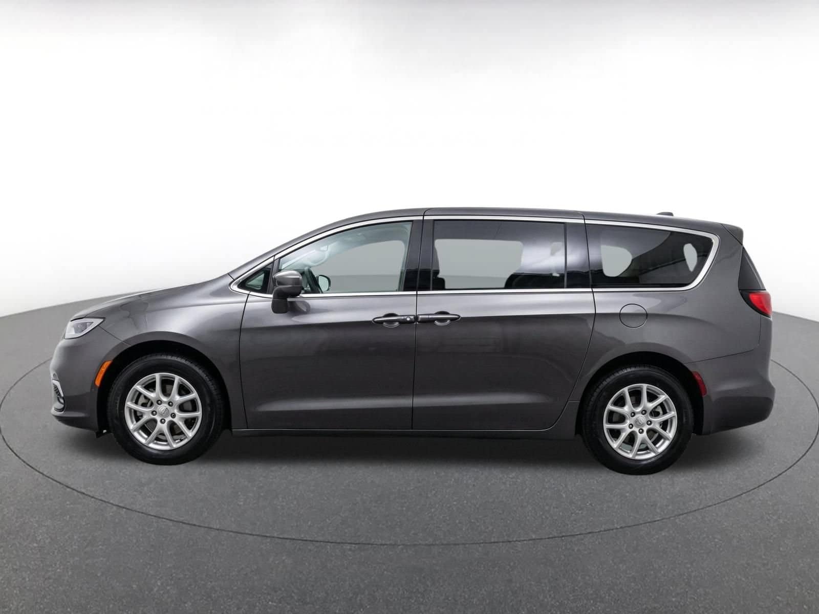 Thumbnail: 2024 Chrysler Voyager - 5