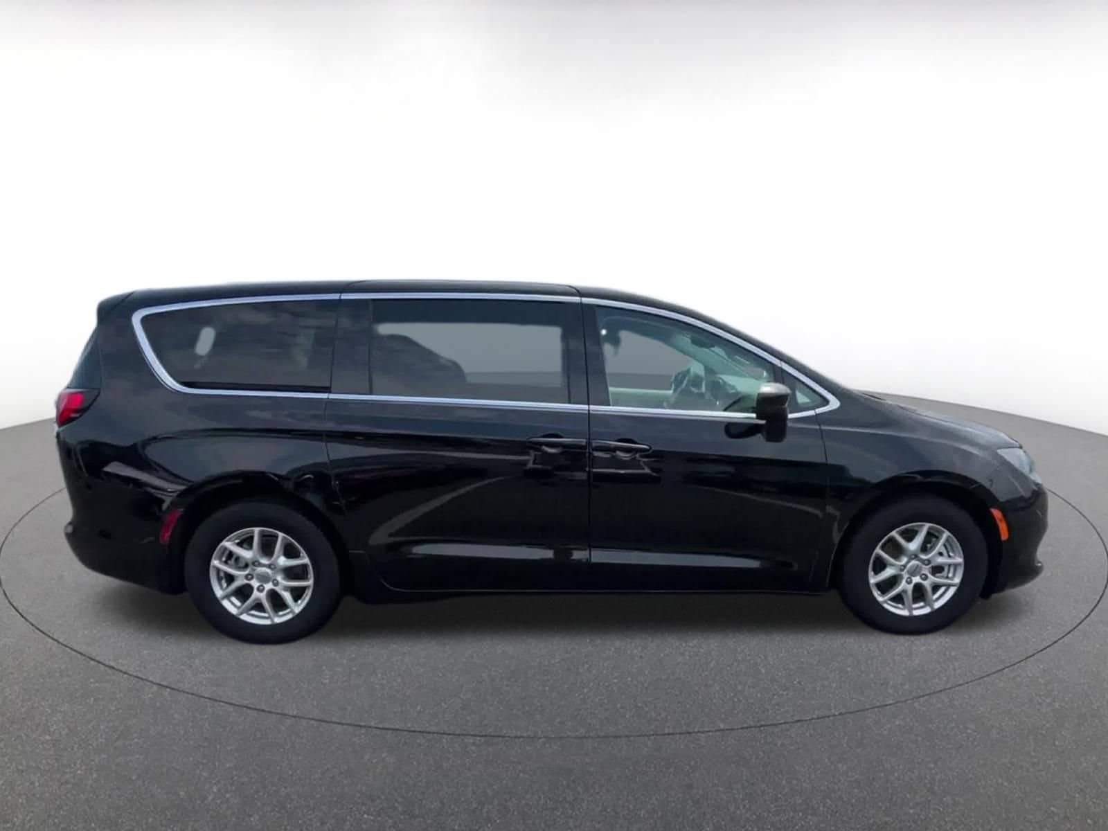 Thumbnail: 2024 Chrysler Voyager - 13