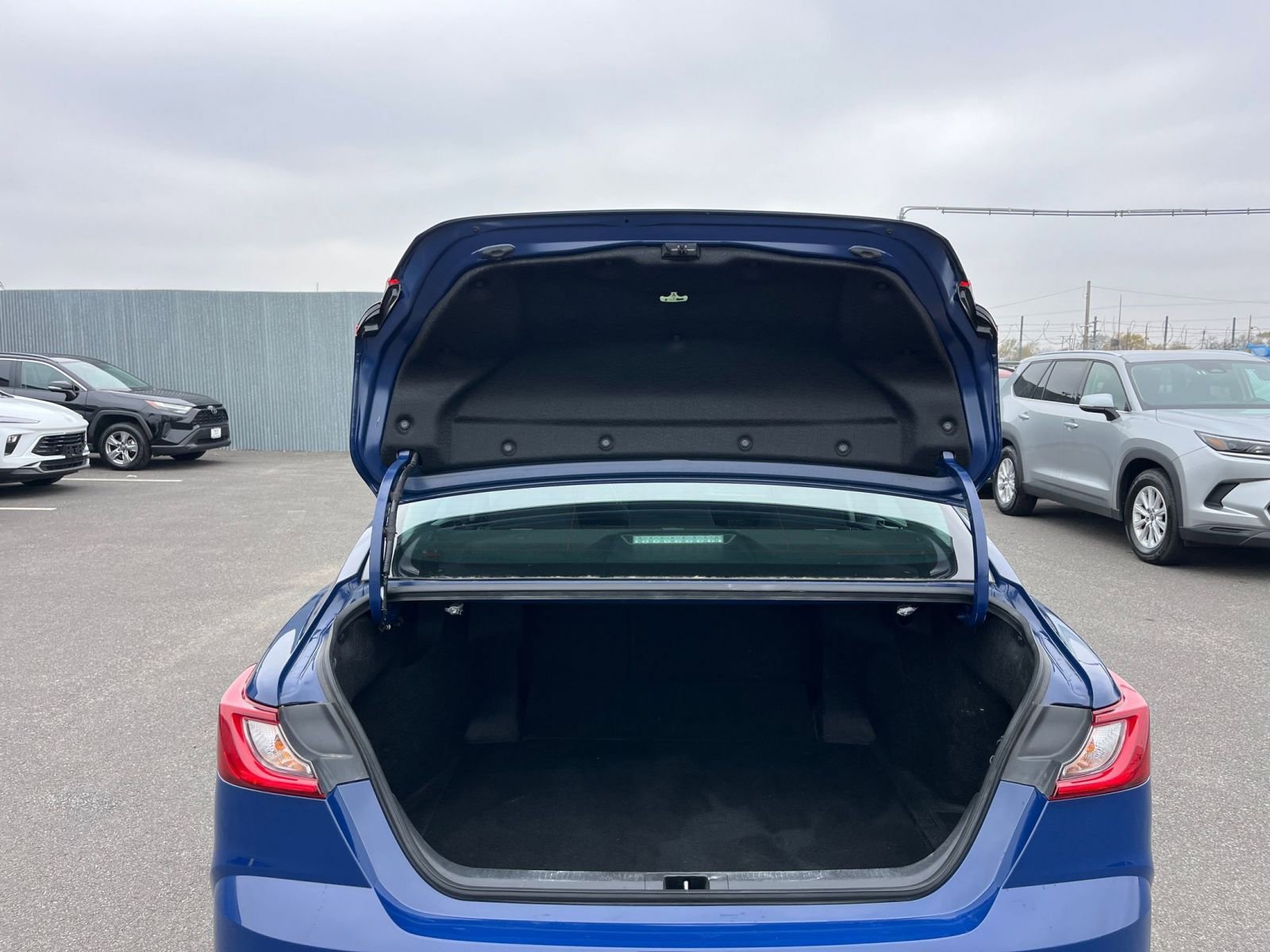 Thumbnail: 2025 Toyota Camry - 30