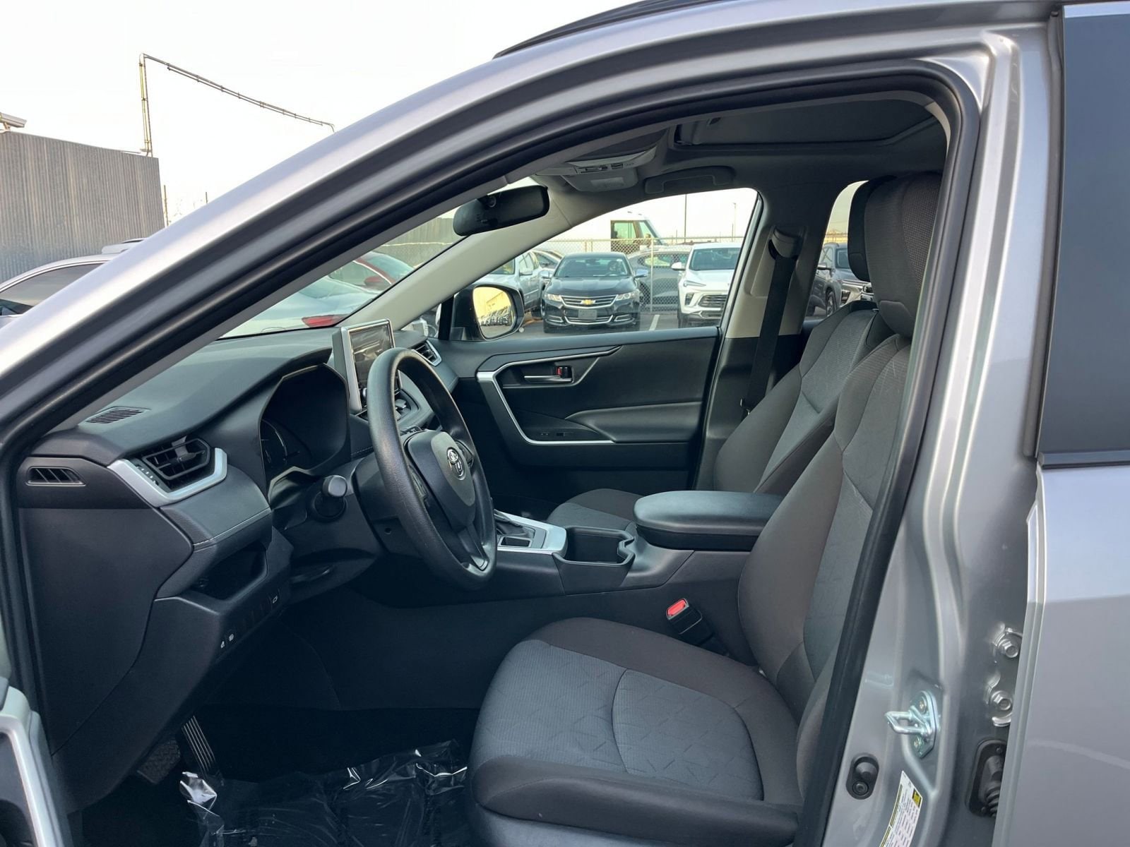 Thumbnail: 2025 Toyota RAV4 - 27