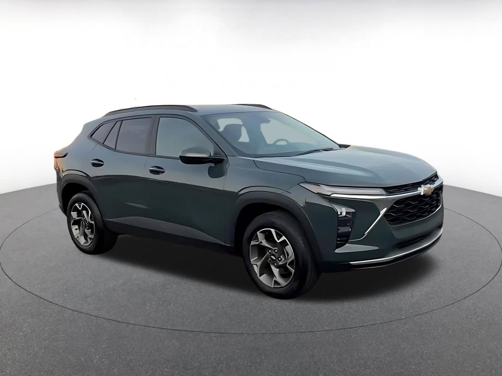 Thumbnail: 2025 Chevrolet Trax - 2