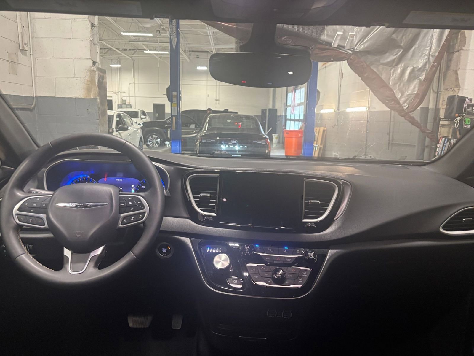 Thumbnail: 2025 Chrysler Pacifica - 34