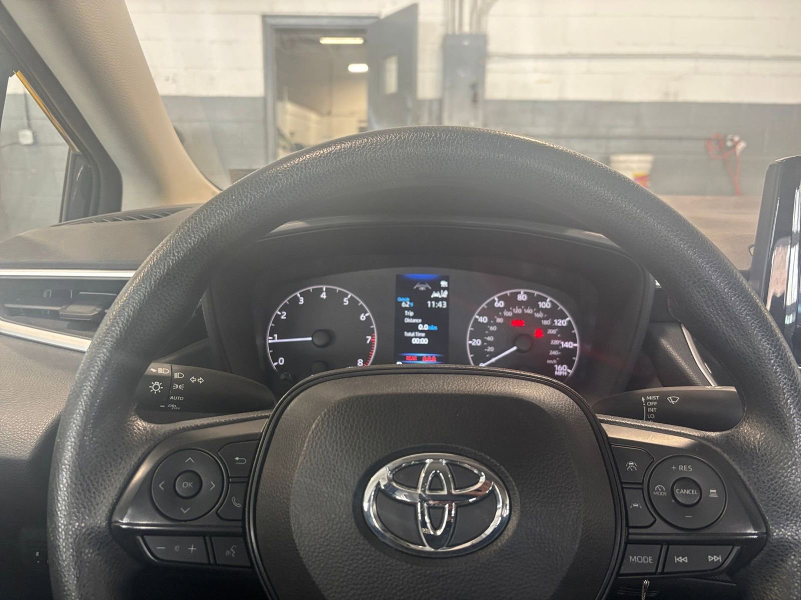 Thumbnail: 2025 Toyota Corolla - 27