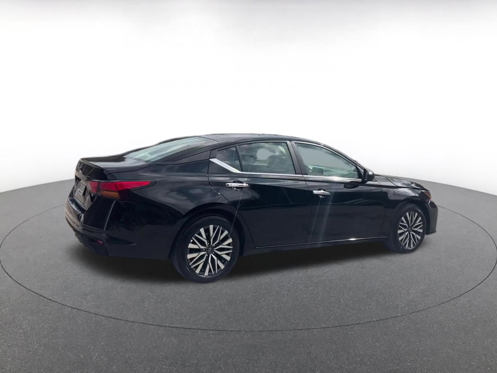 Thumbnail: 2025 Nissan Altima - 14