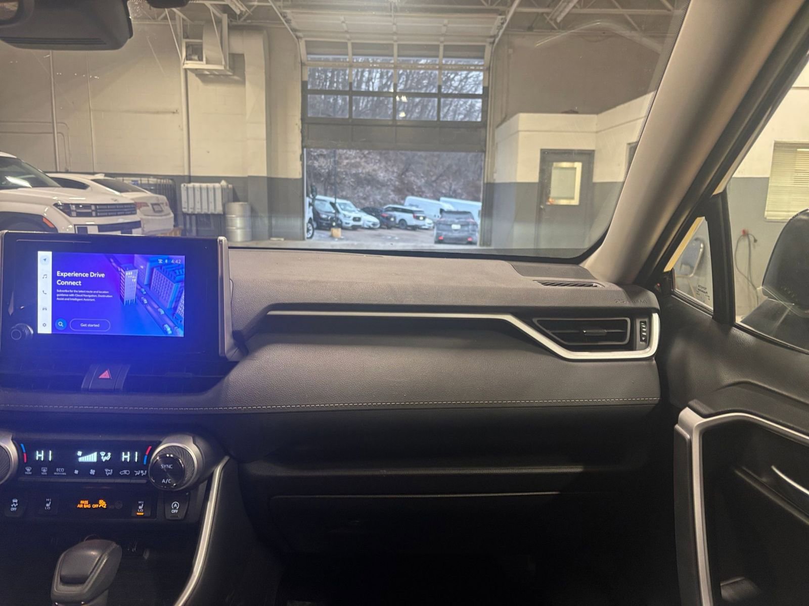 Thumbnail: 2025 Toyota RAV4 - 35