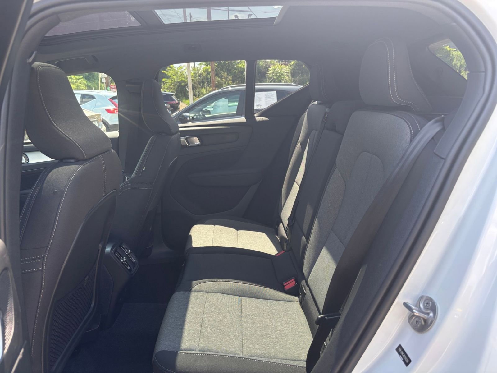 Thumbnail: 2024 Volvo XC40 - 28