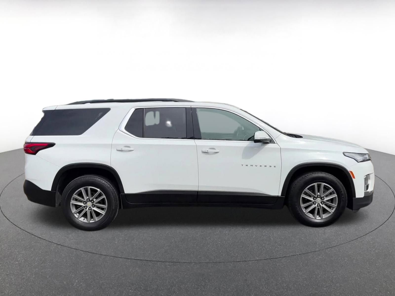 Thumbnail: 2023 Chevrolet Traverse - 16