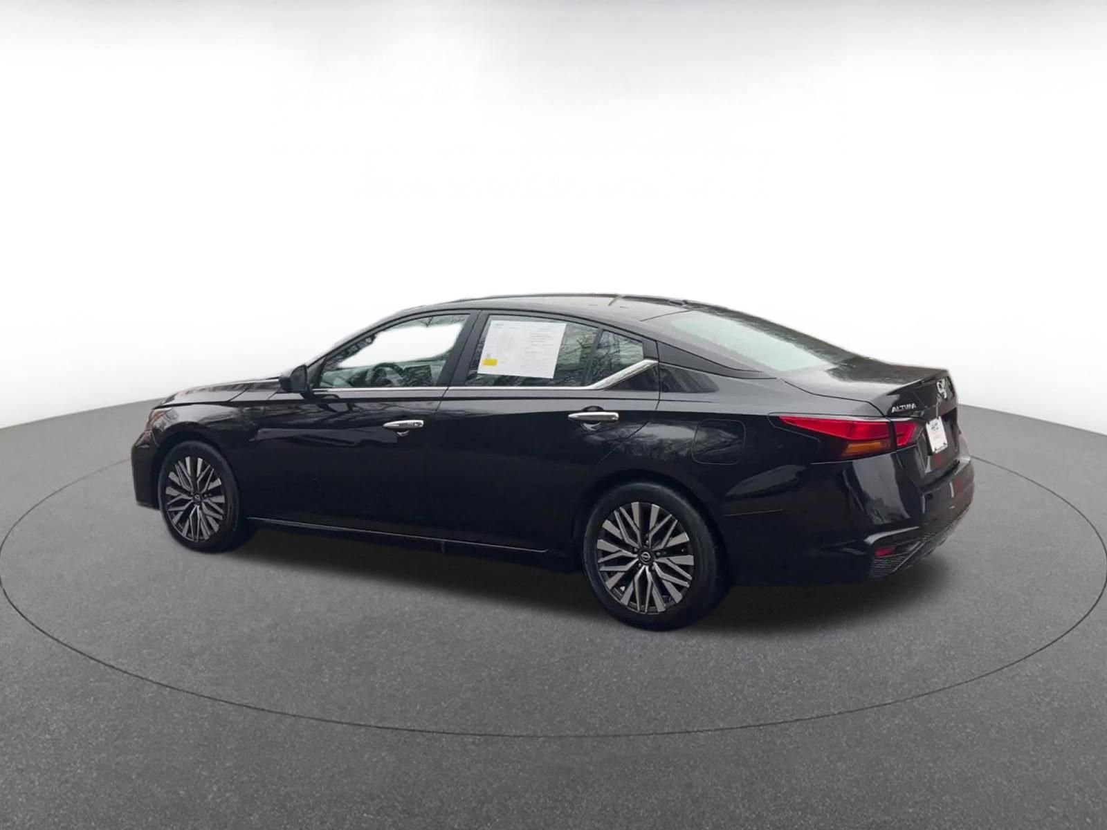 Thumbnail: 2025 Nissan Altima - 10