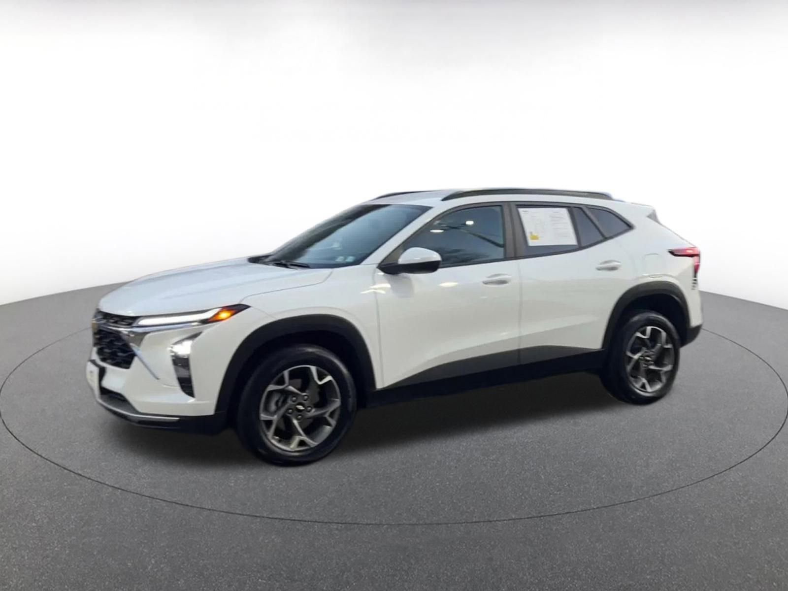 Thumbnail: 2025 Chevrolet Trax - 8