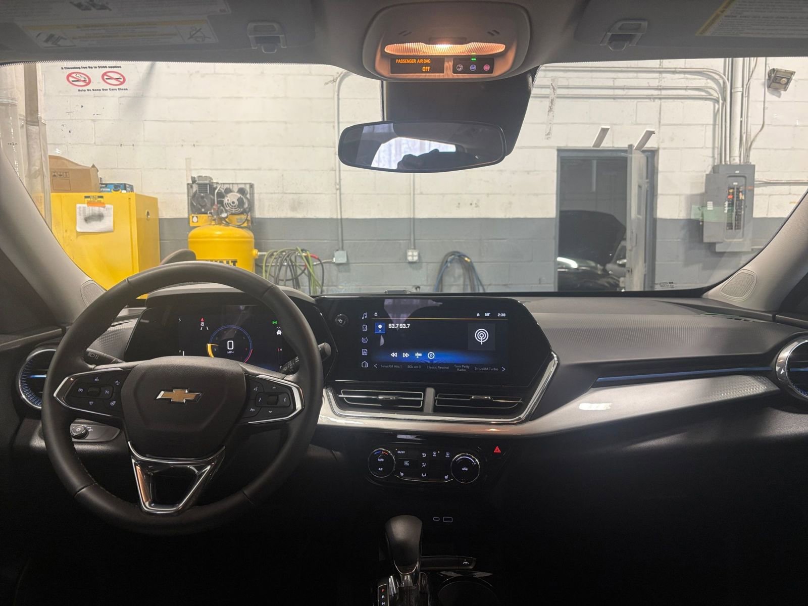 Thumbnail: 2025 Chevrolet Trax - 32