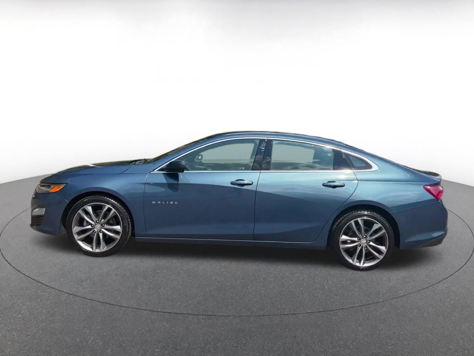 Thumbnail: 2024 Chevrolet Malibu - 9