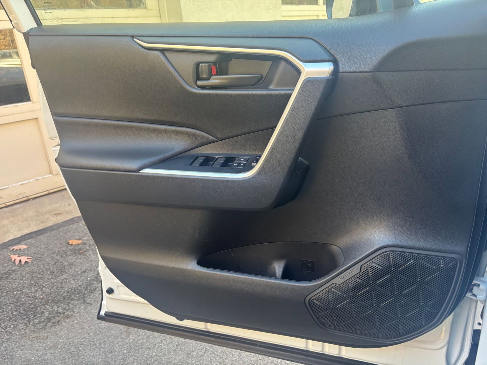 Thumbnail: 2025 Toyota RAV4 - 20