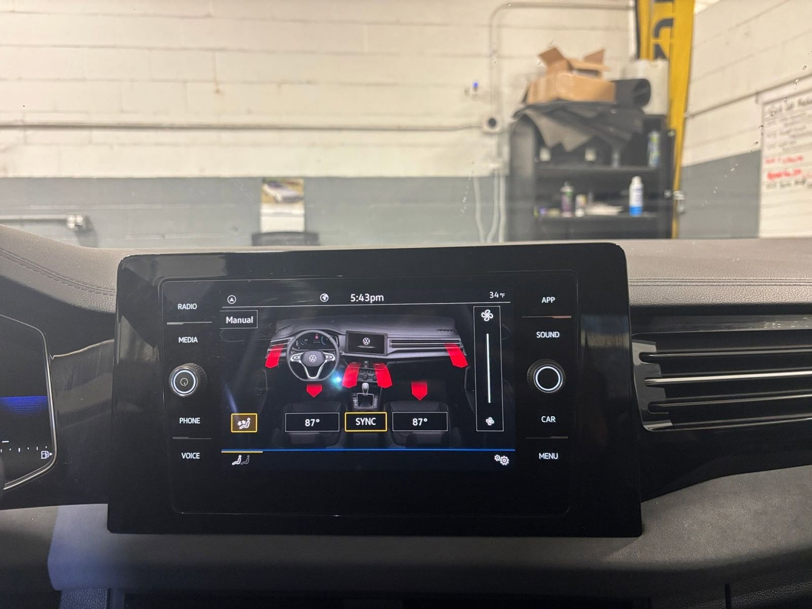 Thumbnail: 2025 Volkswagen Jetta - 18