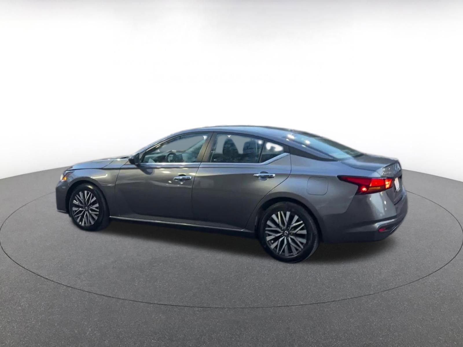 Thumbnail: 2025 Nissan Altima - 10