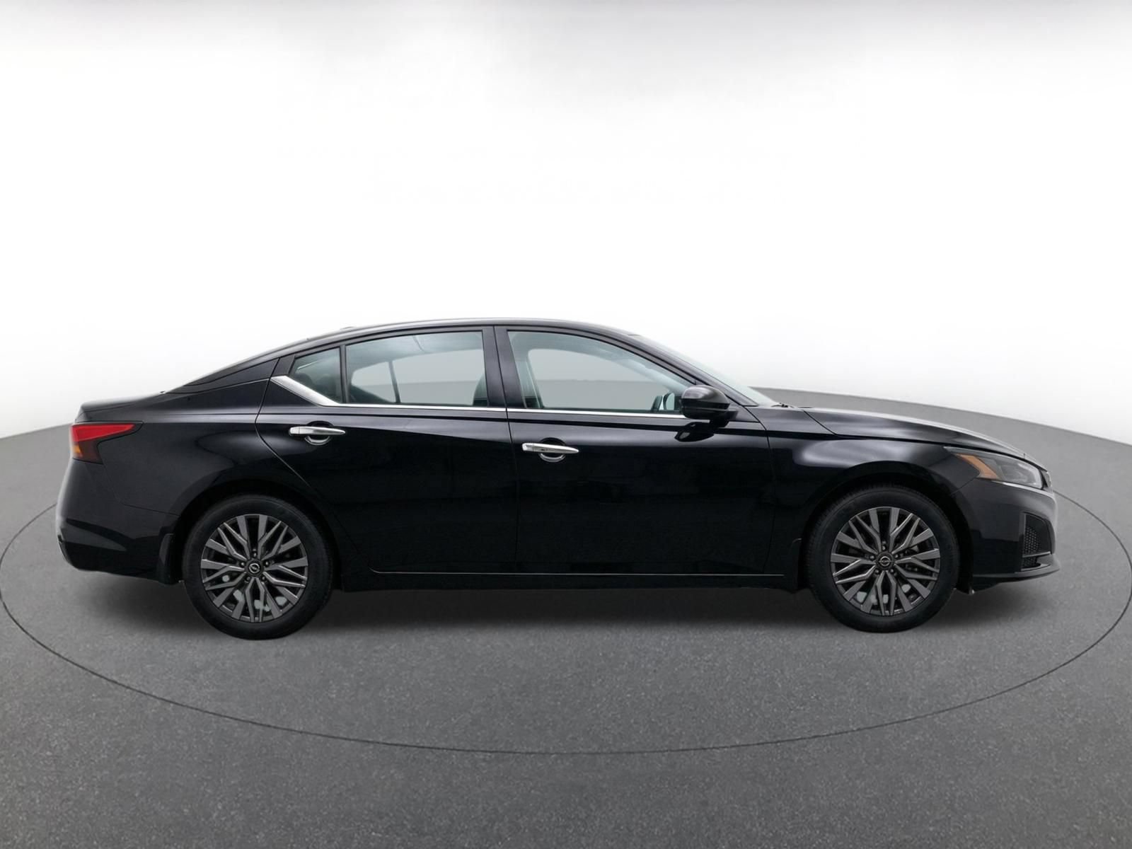 Thumbnail: 2025 Nissan Altima - 10