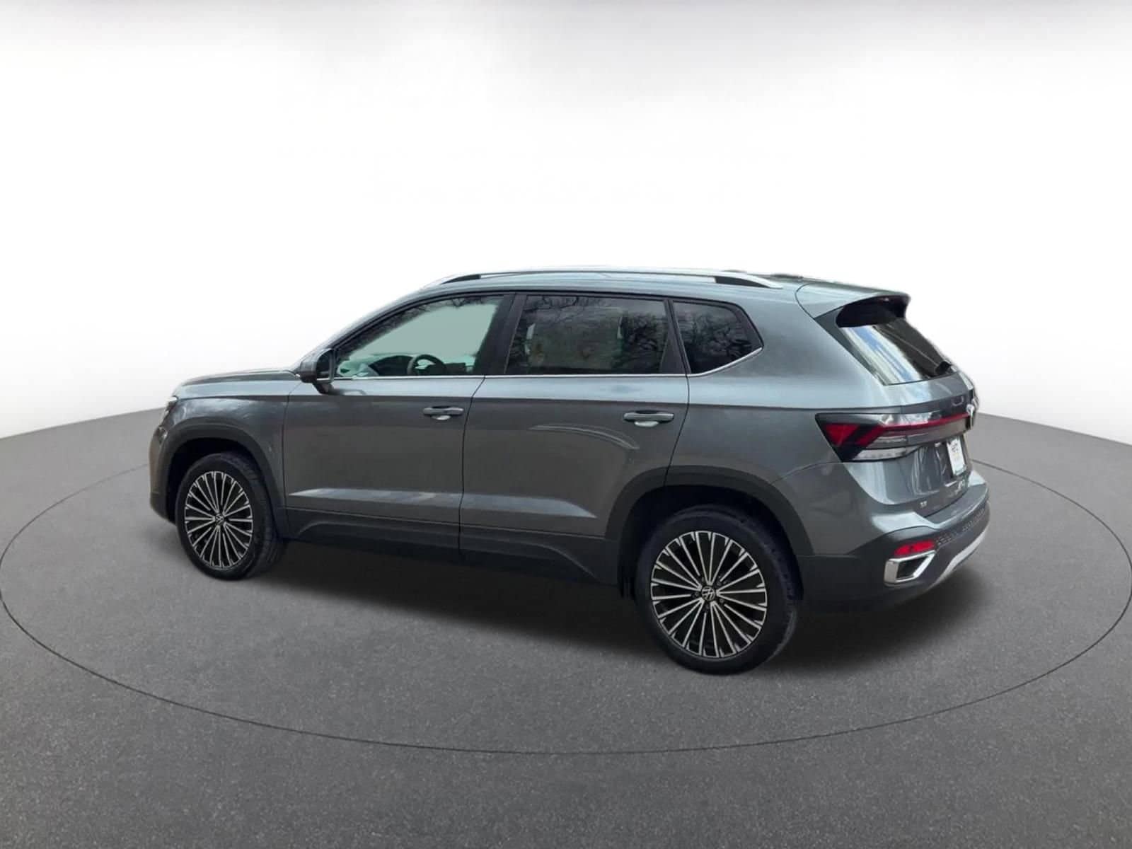 Thumbnail: 2025 Volkswagen Taos - 10