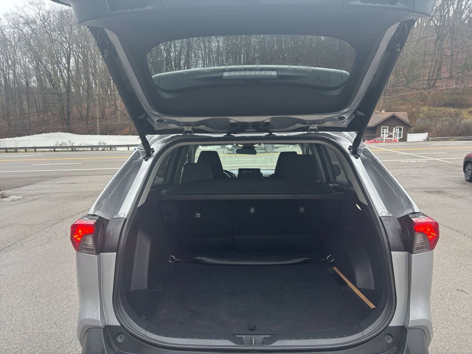 Thumbnail: 2025 Toyota RAV4 - 32