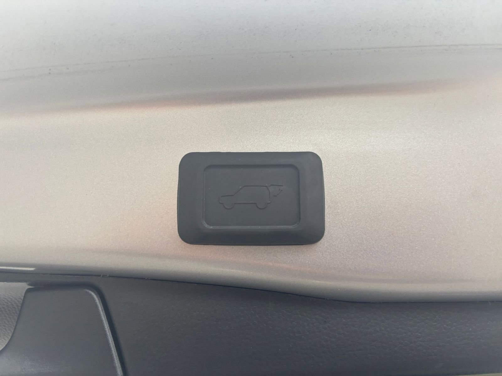 Thumbnail: 2025 Toyota RAV4 - 23