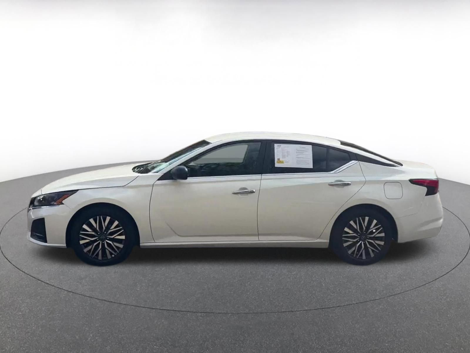 Thumbnail: 2025 Nissan Altima - 9