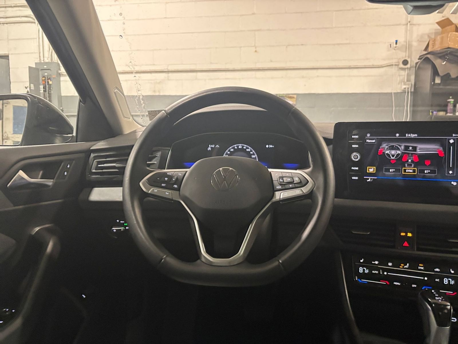 Thumbnail: 2025 Volkswagen Jetta - 34