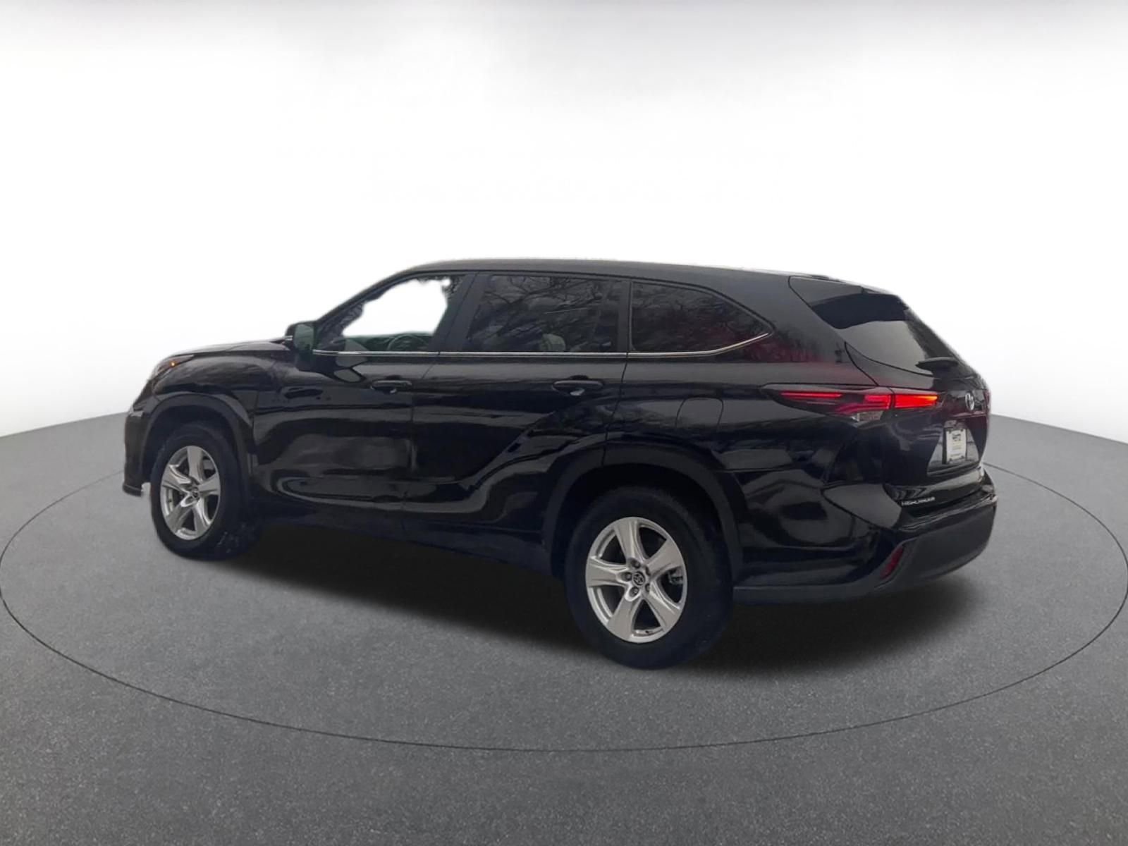 Thumbnail: 2025 Toyota Highlander - 10