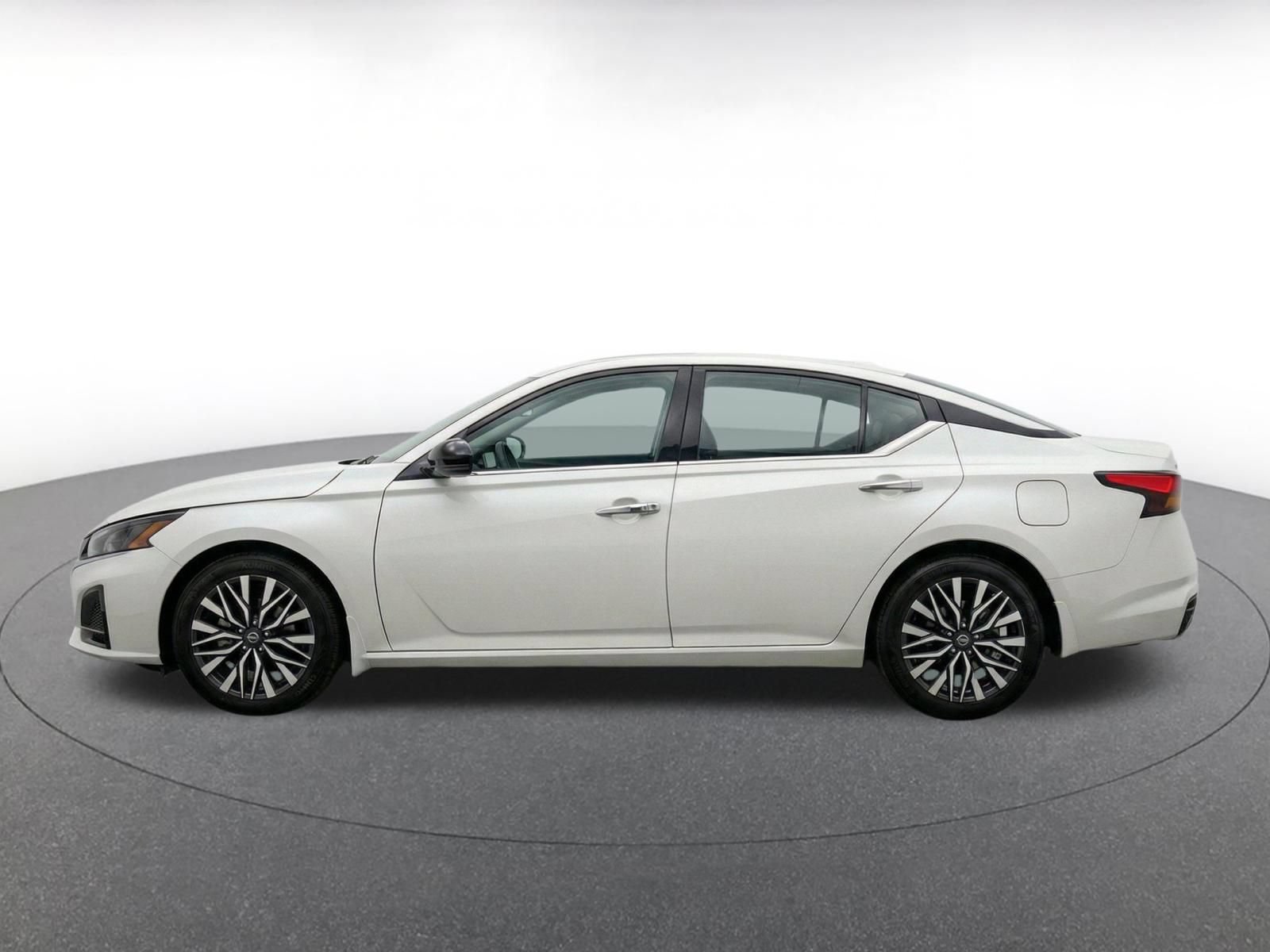 Thumbnail: 2025 Nissan Altima - 4