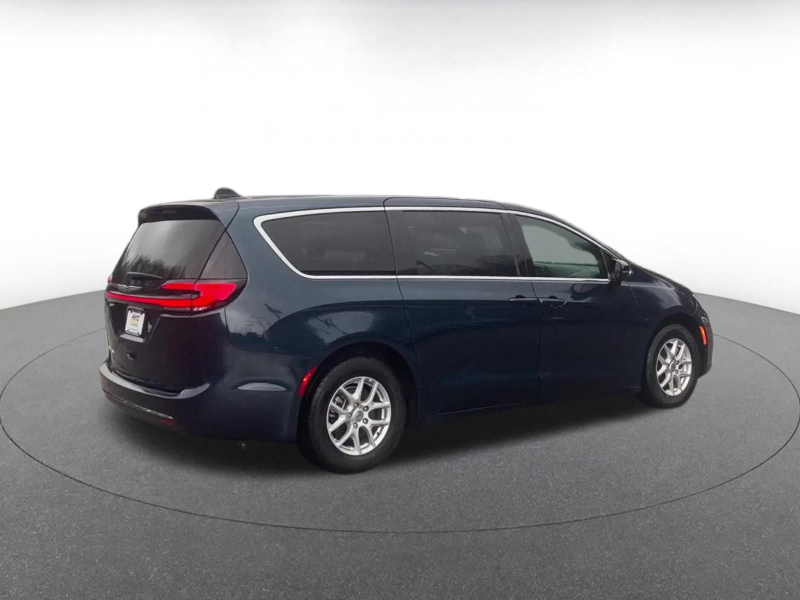 Thumbnail: 2025 Chrysler Pacifica - 15