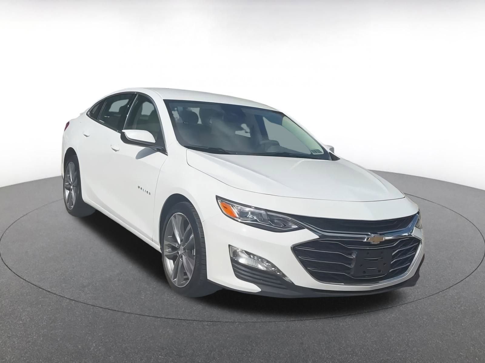 Thumbnail: 2024 Chevrolet Malibu - 3