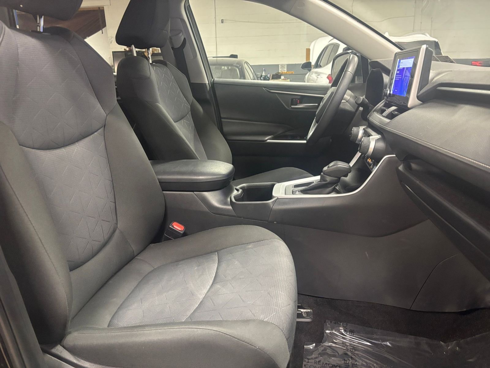 Thumbnail: 2025 Toyota RAV4 - 27