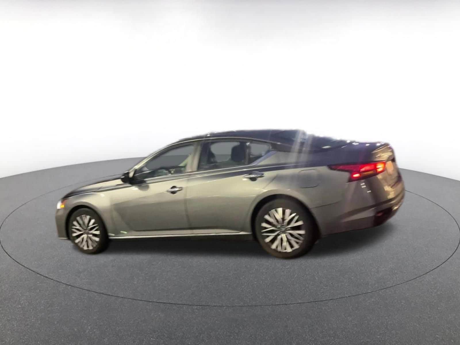 Thumbnail: 2025 Nissan Altima - 8