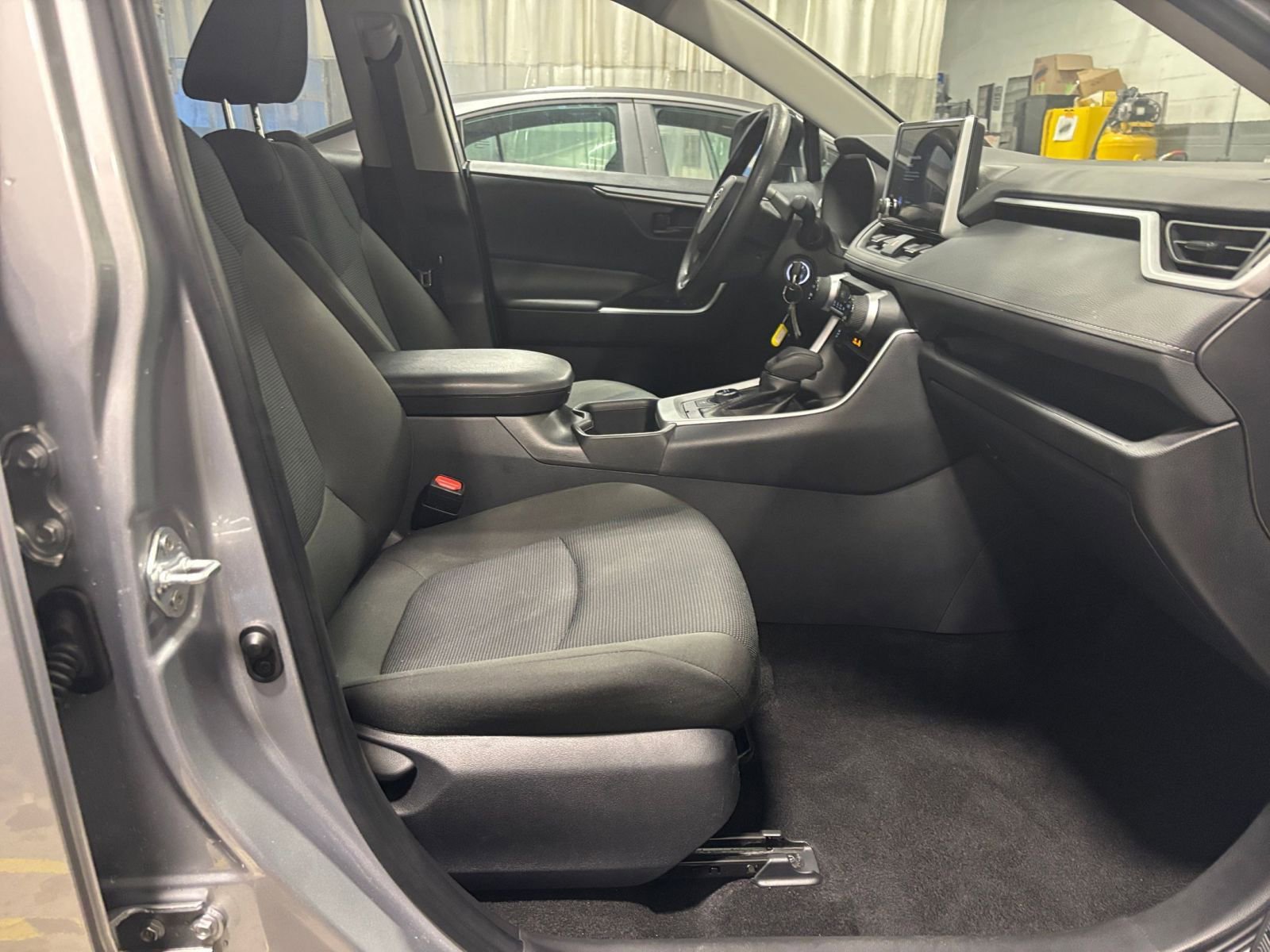 Thumbnail: 2025 Toyota RAV4 - 25