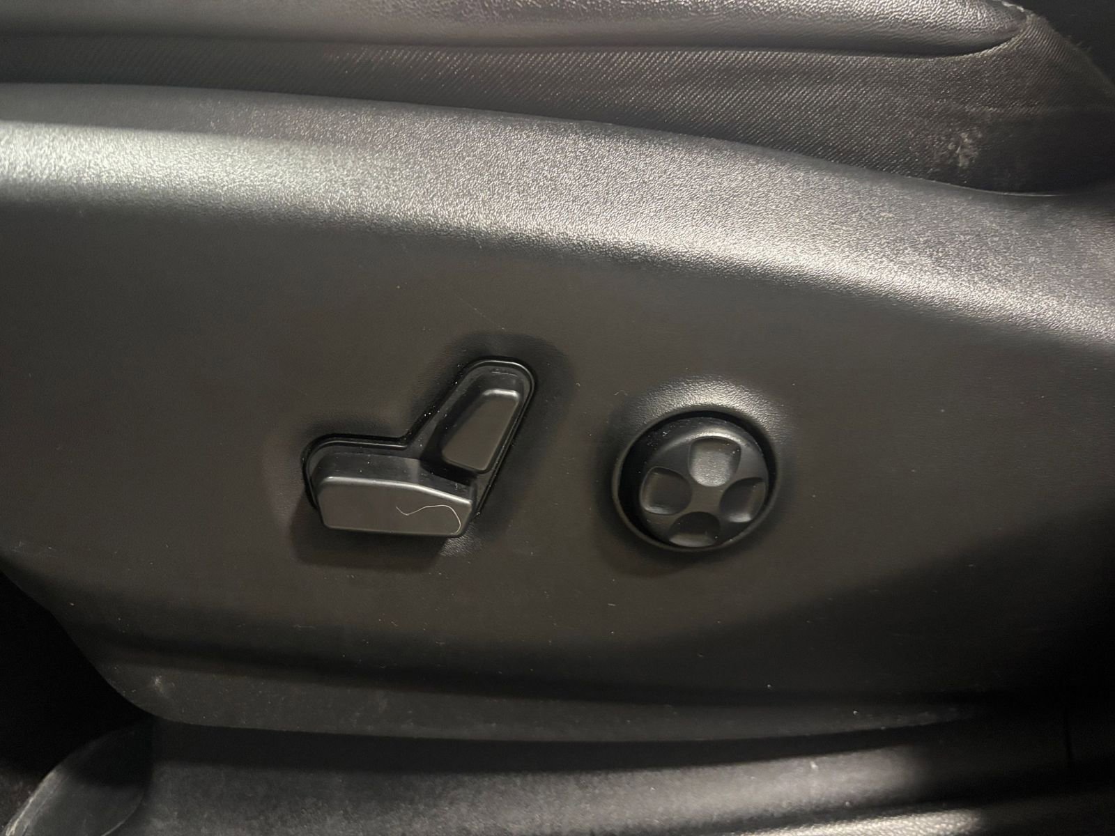 Thumbnail: 2025 Chrysler Pacifica - 24