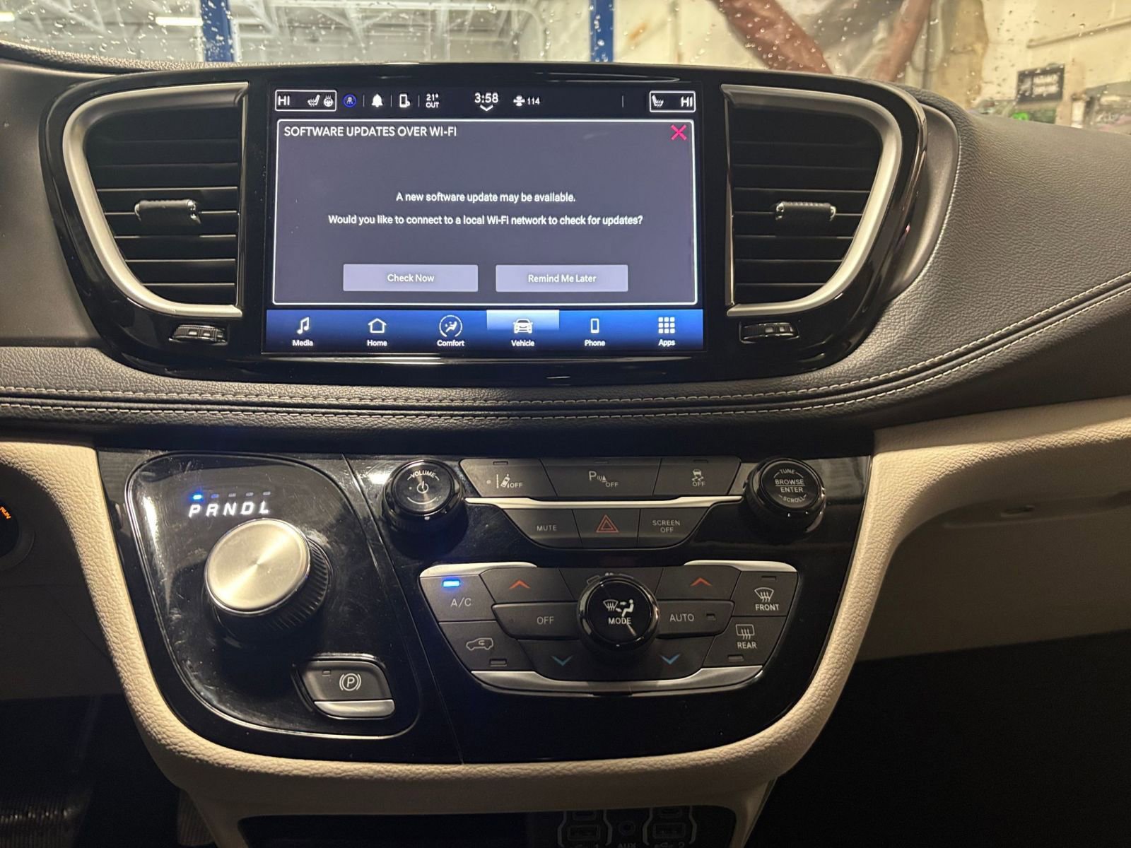 Thumbnail: 2023 Chrysler Pacifica - 17