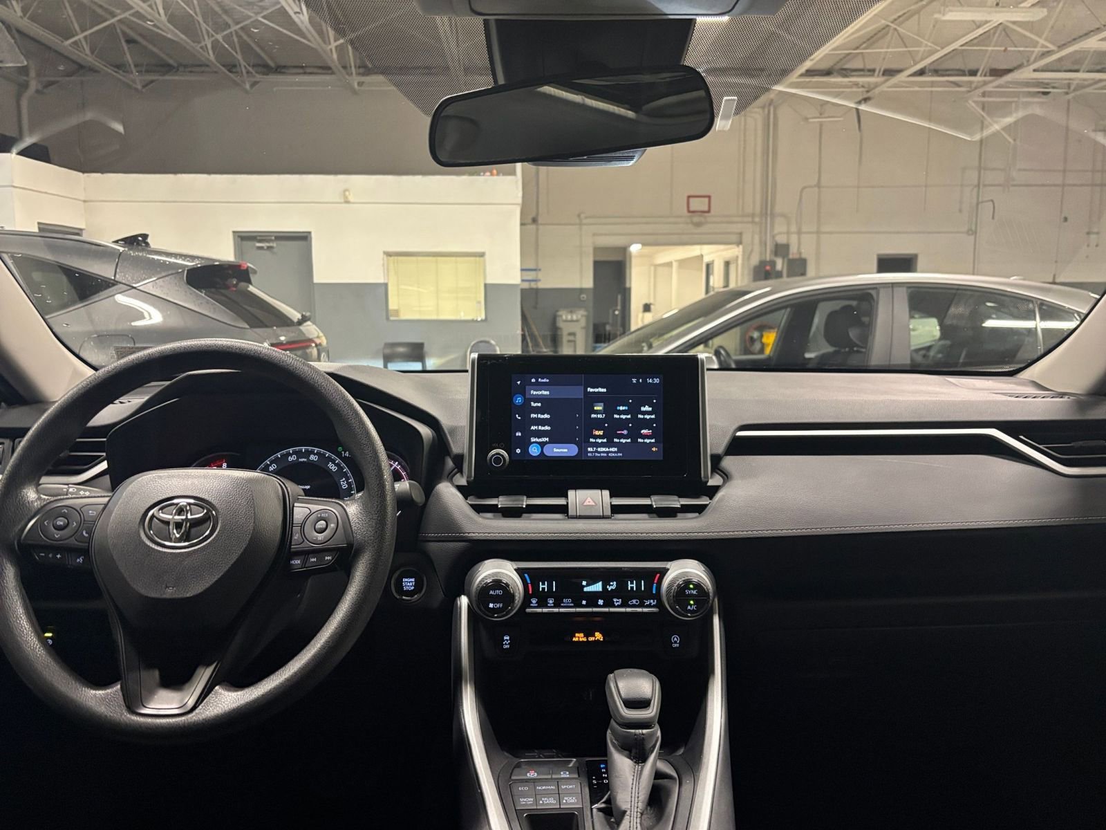 Thumbnail: 2025 Toyota RAV4 - 34