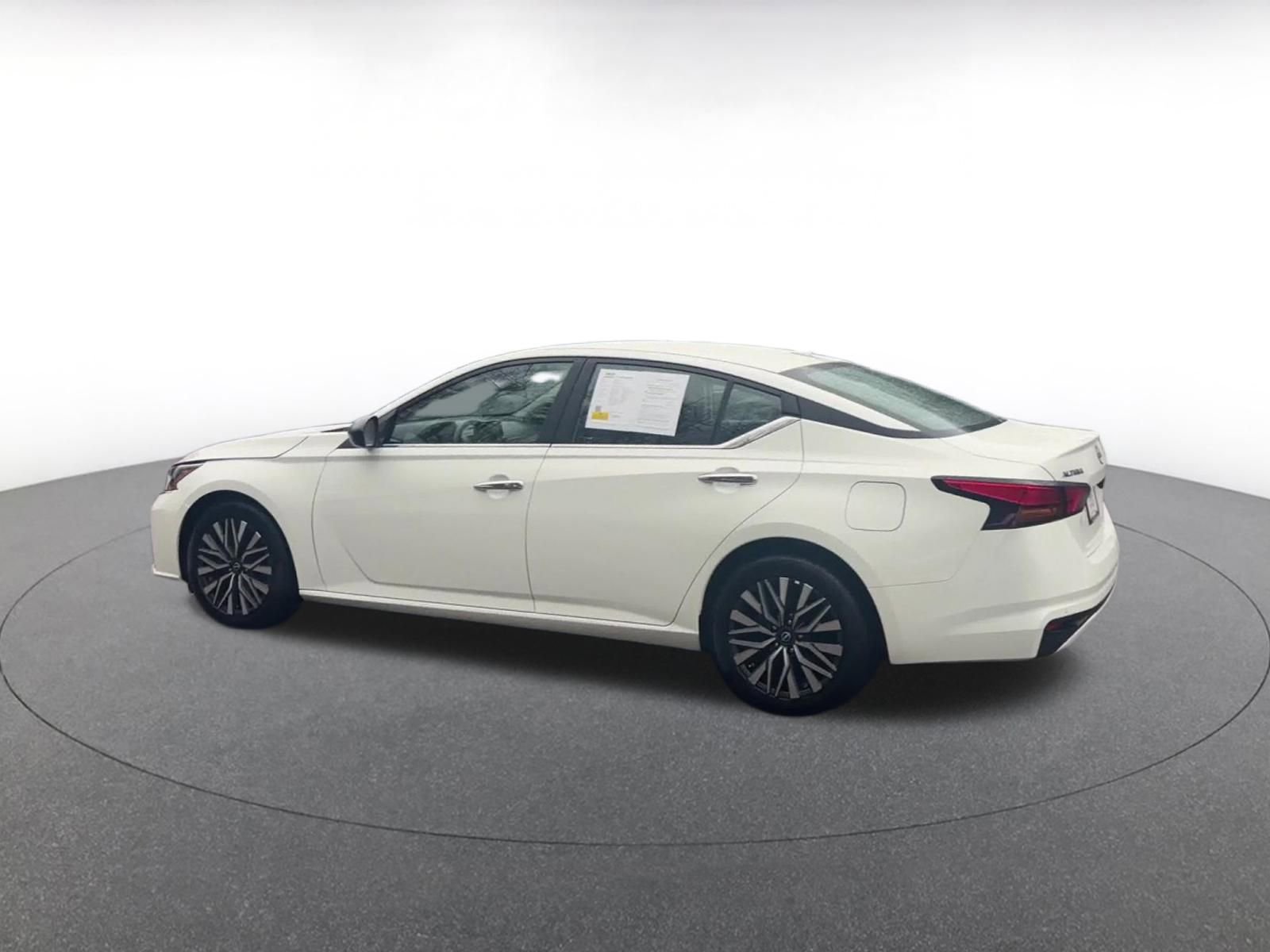 Thumbnail: 2025 Nissan Altima - 10