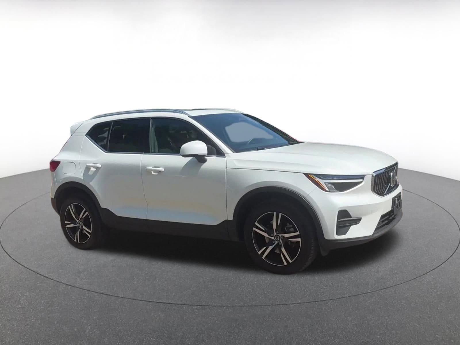 Thumbnail: 2024 Volvo XC40 - 2