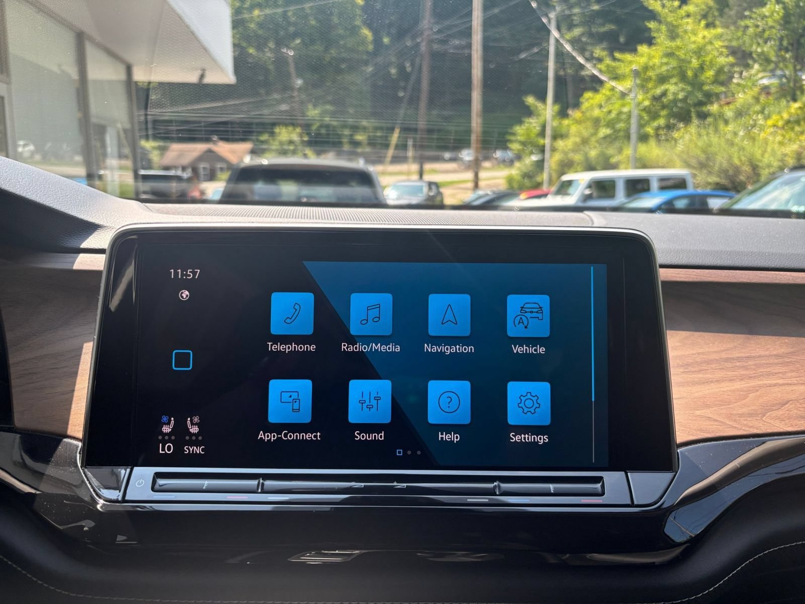 Thumbnail: 2026 Volkswagen Atlas - 16