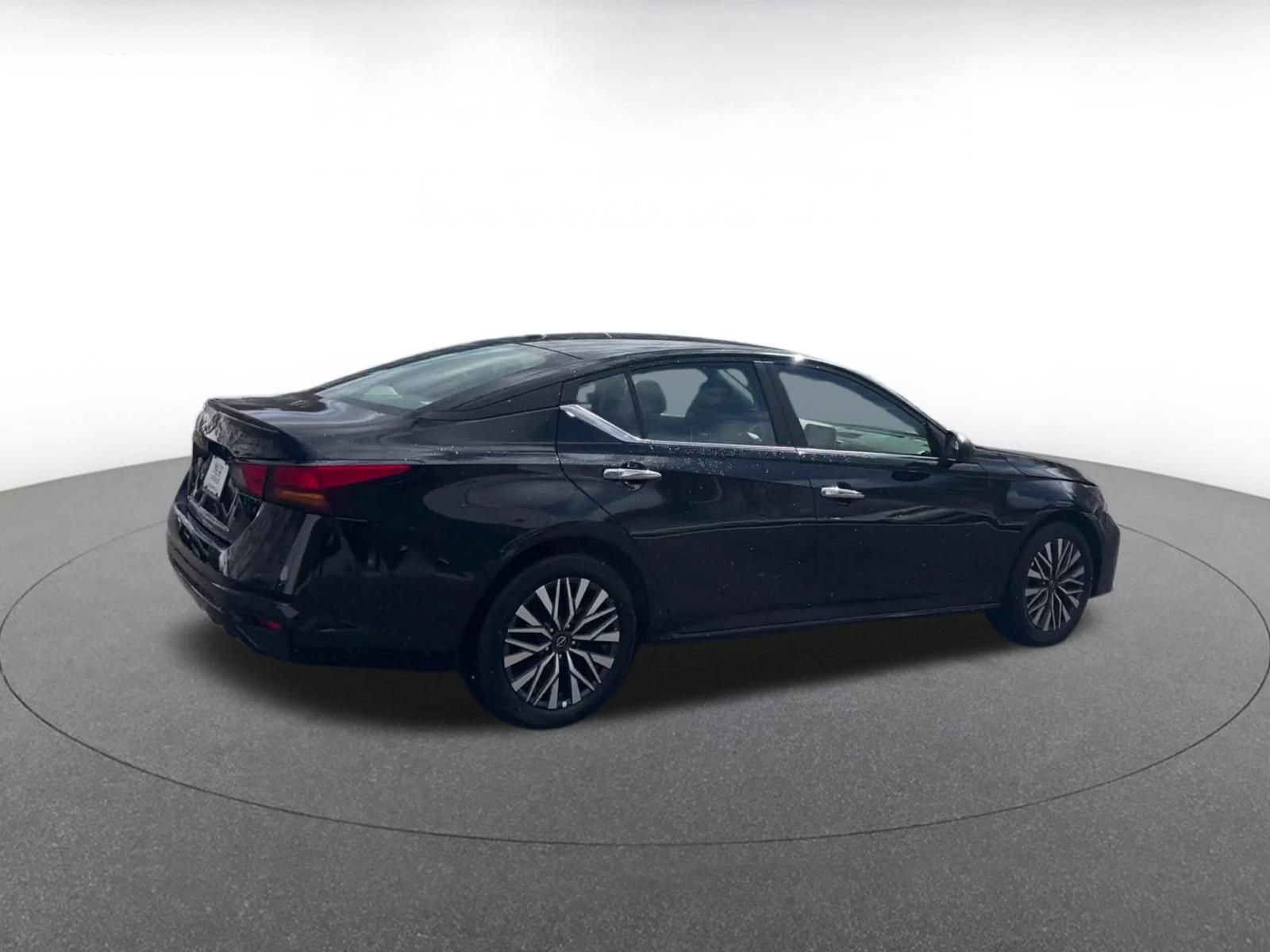 Thumbnail: 2025 Nissan Altima - 14