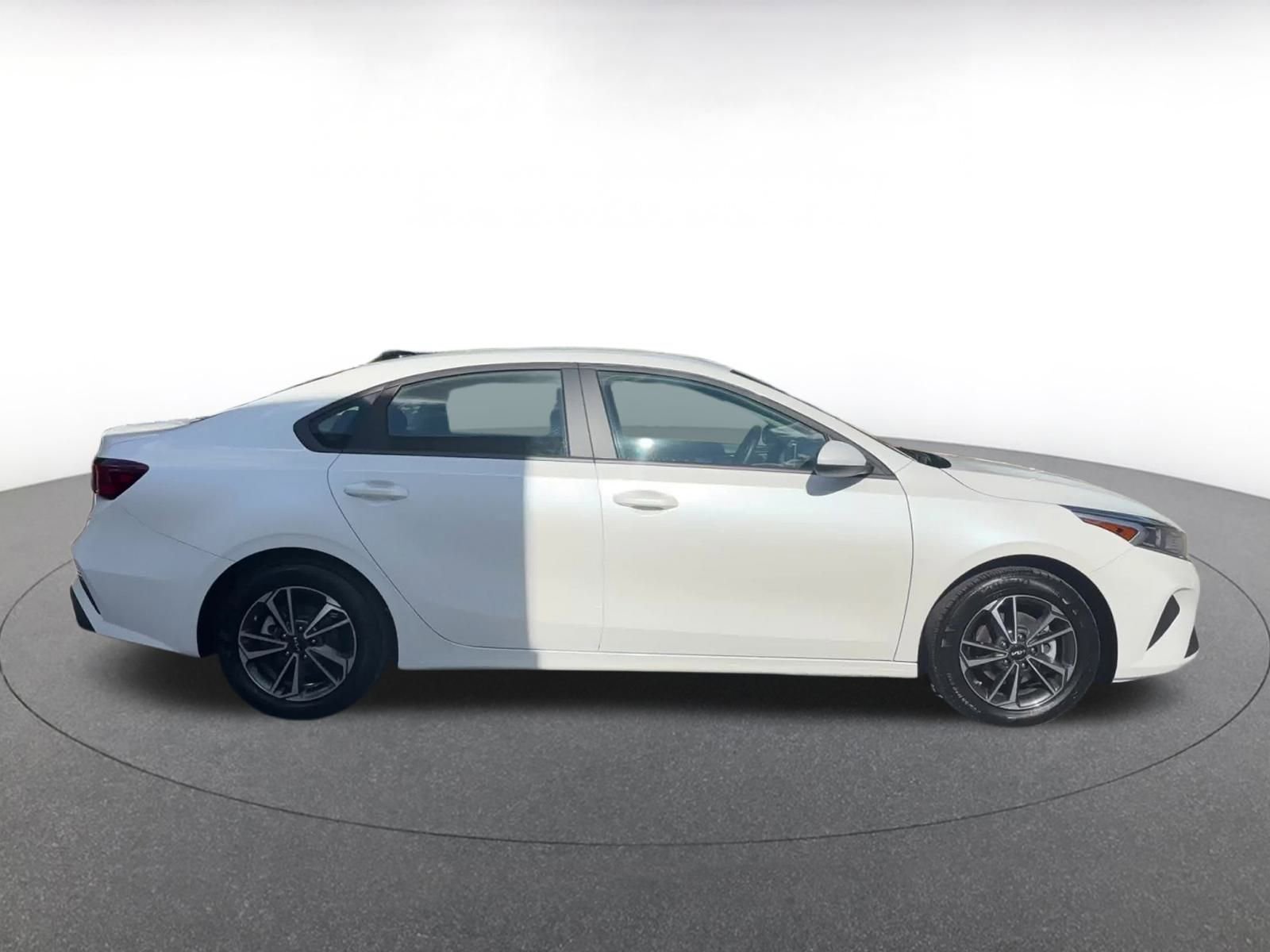 Thumbnail: 2024 Kia Forte - 16