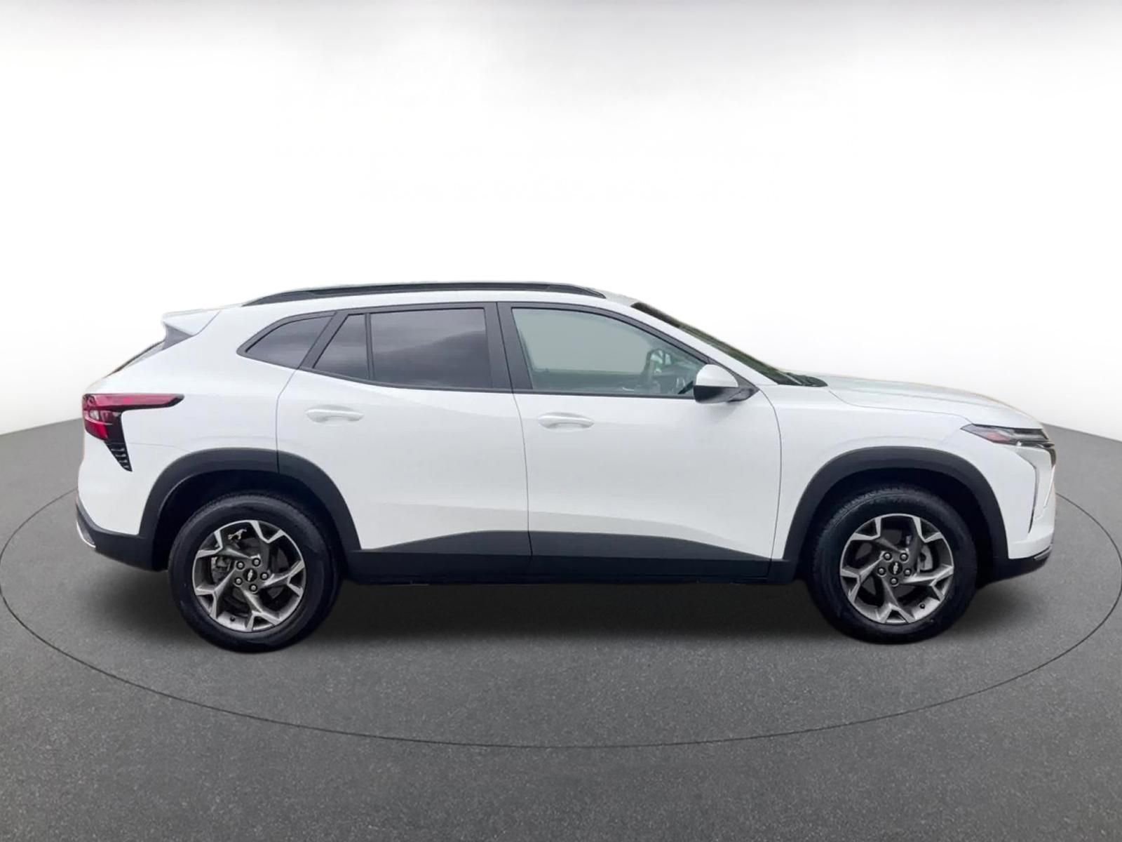 Thumbnail: 2025 Chevrolet Trax - 16