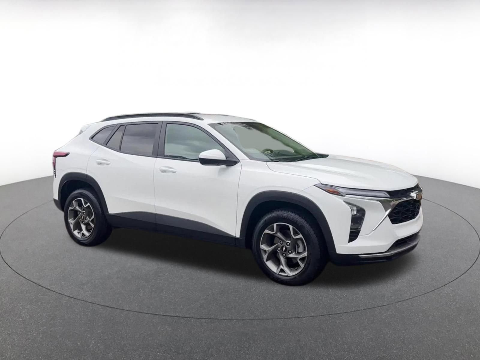 Thumbnail: 2025 Chevrolet Trax - 2