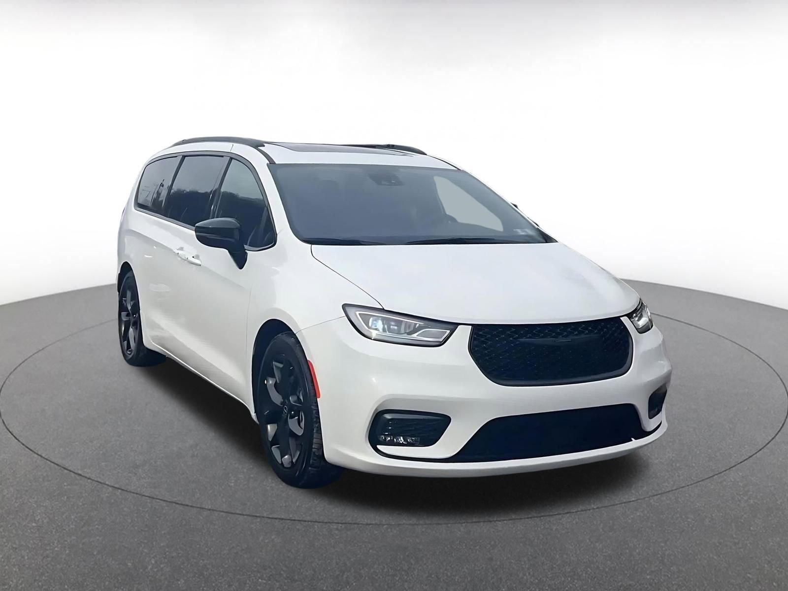 Thumbnail: 2025 Chrysler Pacifica - 3